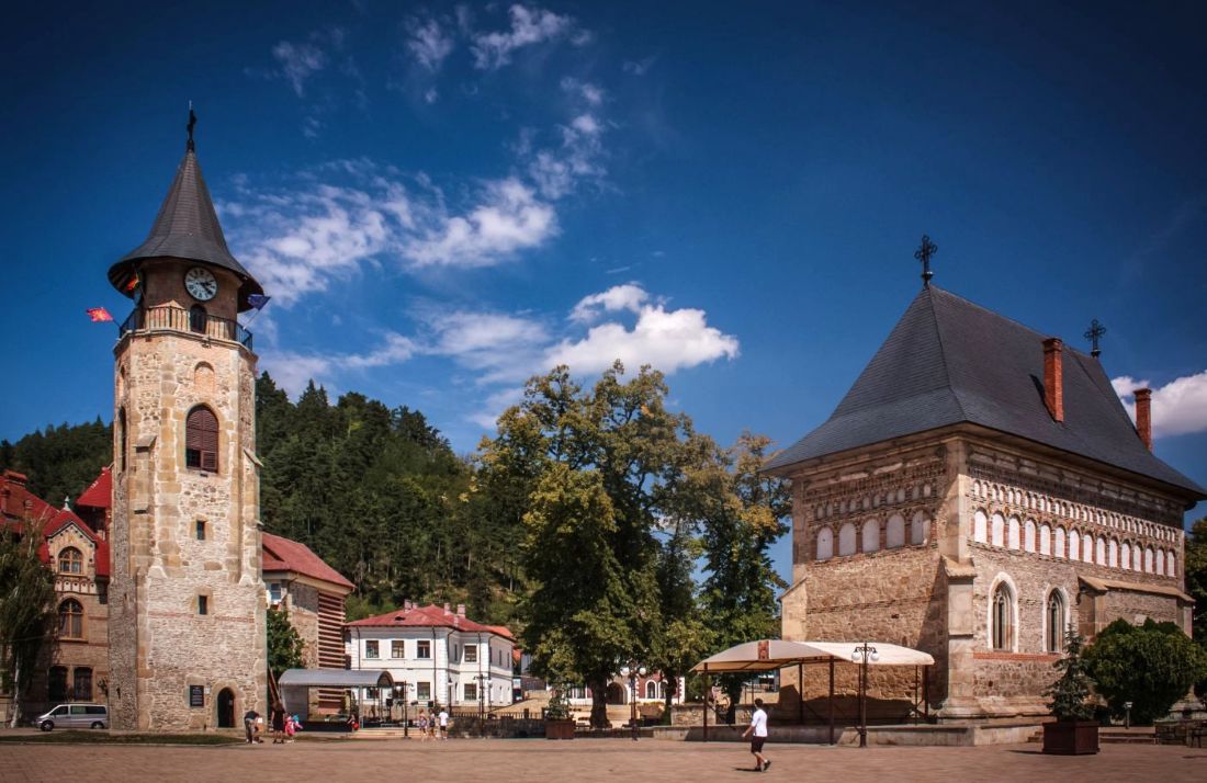 Curtea Domnească din Piatra Neamț - Biserica Sfântul Ioan și Turnul-clopotniță